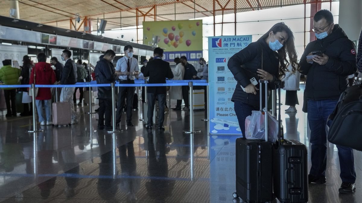 Cestující z Číny mají mít negativní test na covid, doporučili zástupci vlád EU